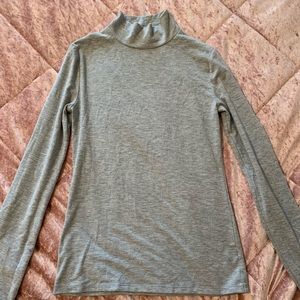 Turtle light grey neck/small